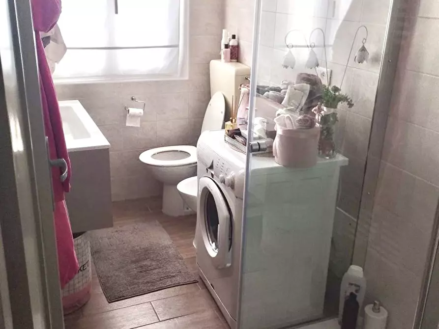 Immagine 7 di Appartamento in vendita  in VIA BENZONI a Mantova