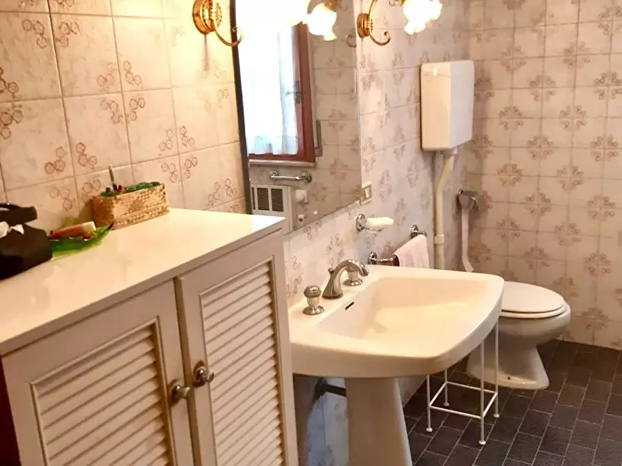 Immagine 5 di Appartamento in vendita  a Mantova