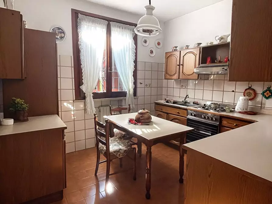 Immagine 2 di Villa in vendita  in Petrarca 27 a Curtatone