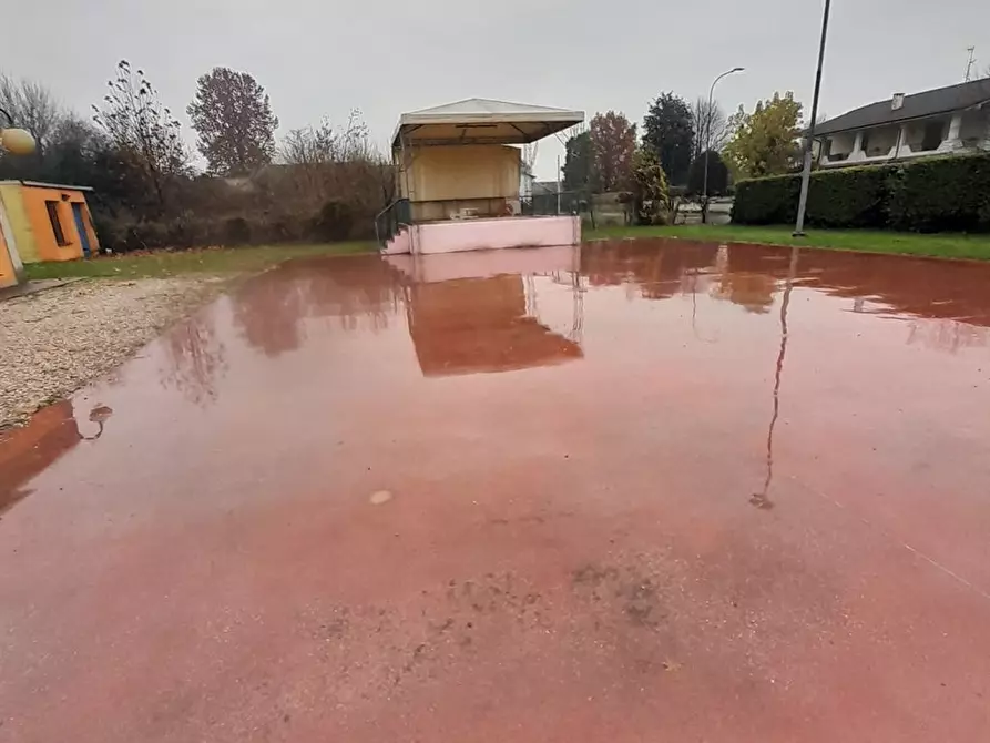 Immagine 1 di Locale commerciale in vendita  a Rodigo