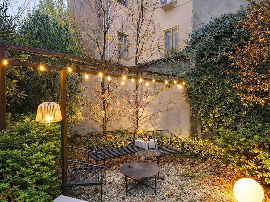 Immagine 6 di Negozio in affitto  a Mantova