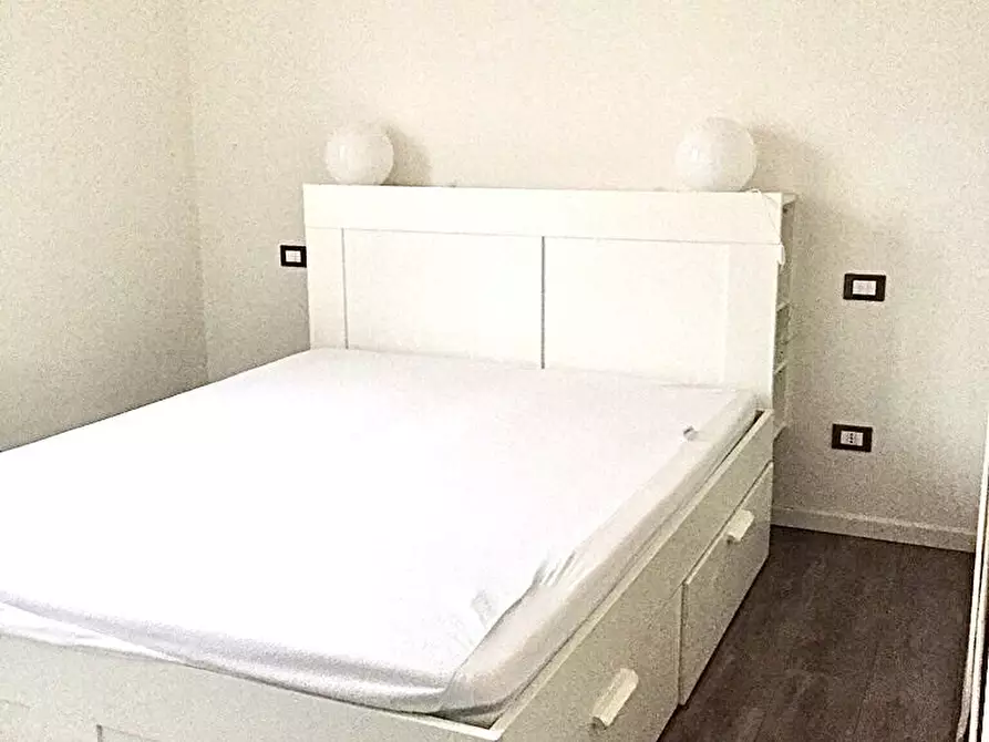 Immagine 1 di Appartamento in vendita  in via Volta a Mantova