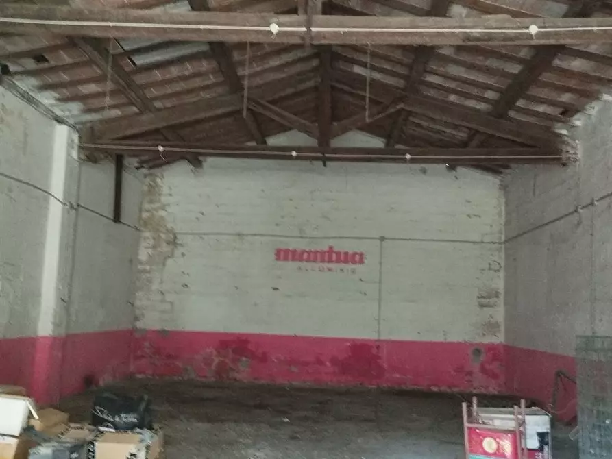 Immagine 2 di Capannone industriale in vendita  a Mantova