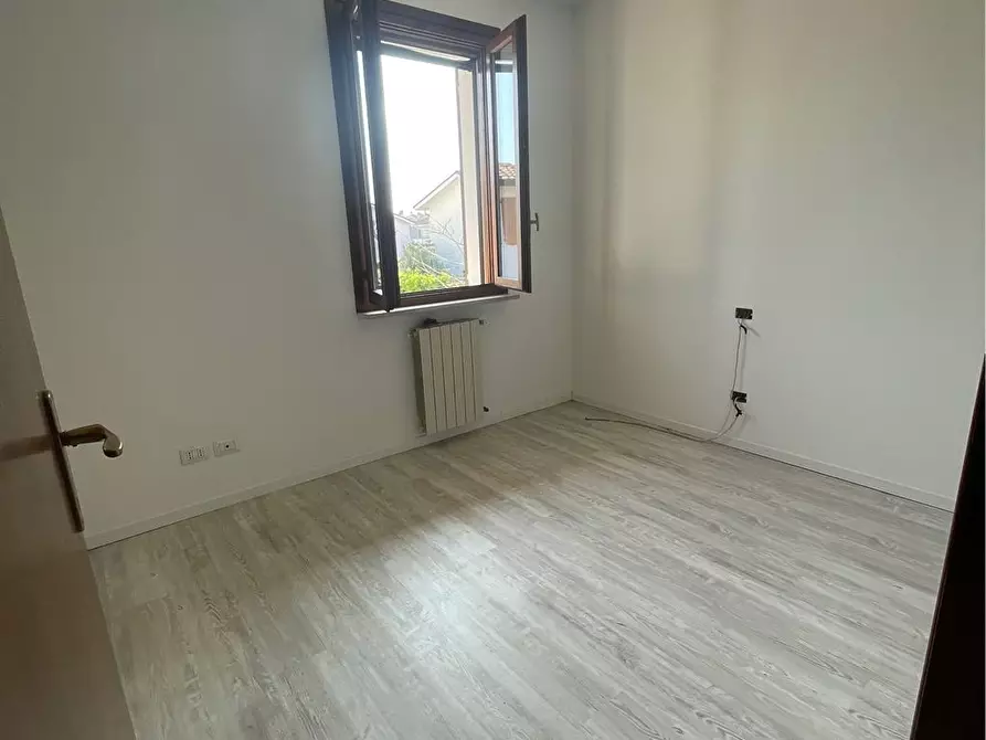 Immagine 1 di Villetta a schiera in vendita  in Olanda a Curtatone