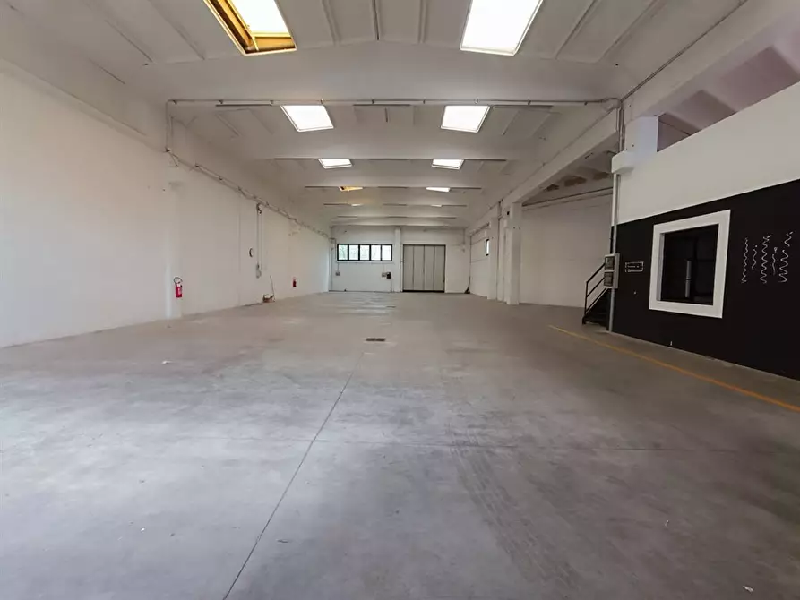 Immagine 2 di Capannone industriale in vendita  in lumiere 8 a Sedriano