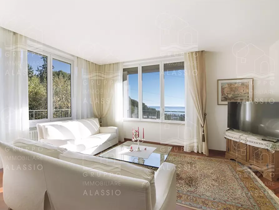 Immagine 1 di Villa in vendita  a Alassio