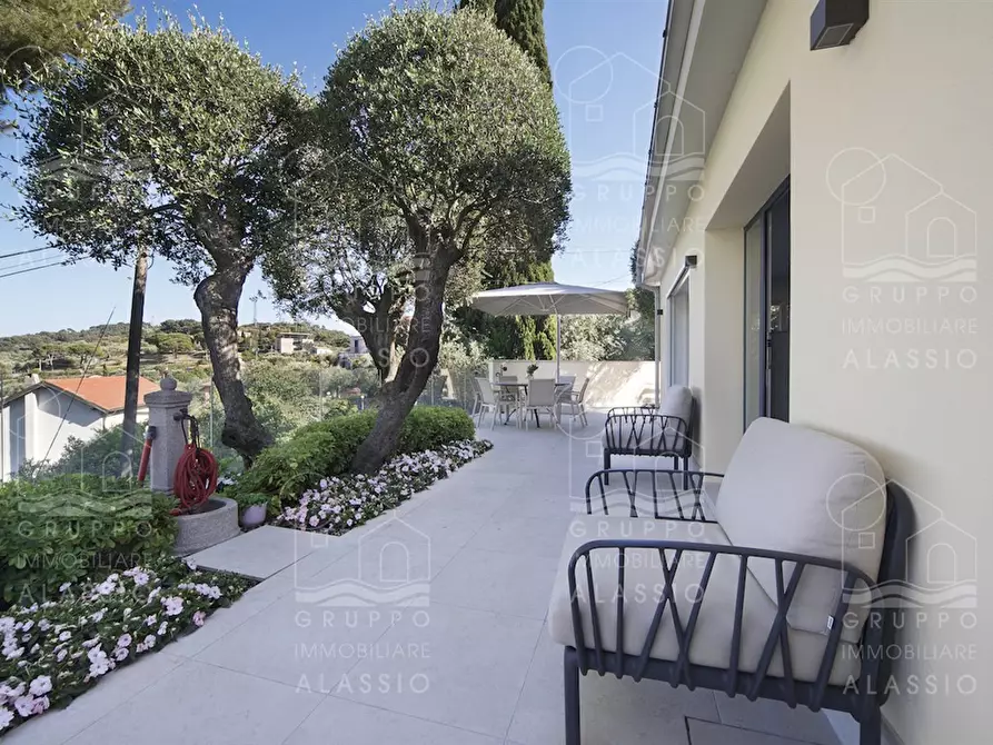 Immagine 1 di Villa in vendita  a Diano Marina