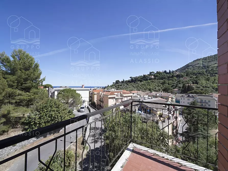 Immagine 2 di Appartamento in vendita  a Alassio