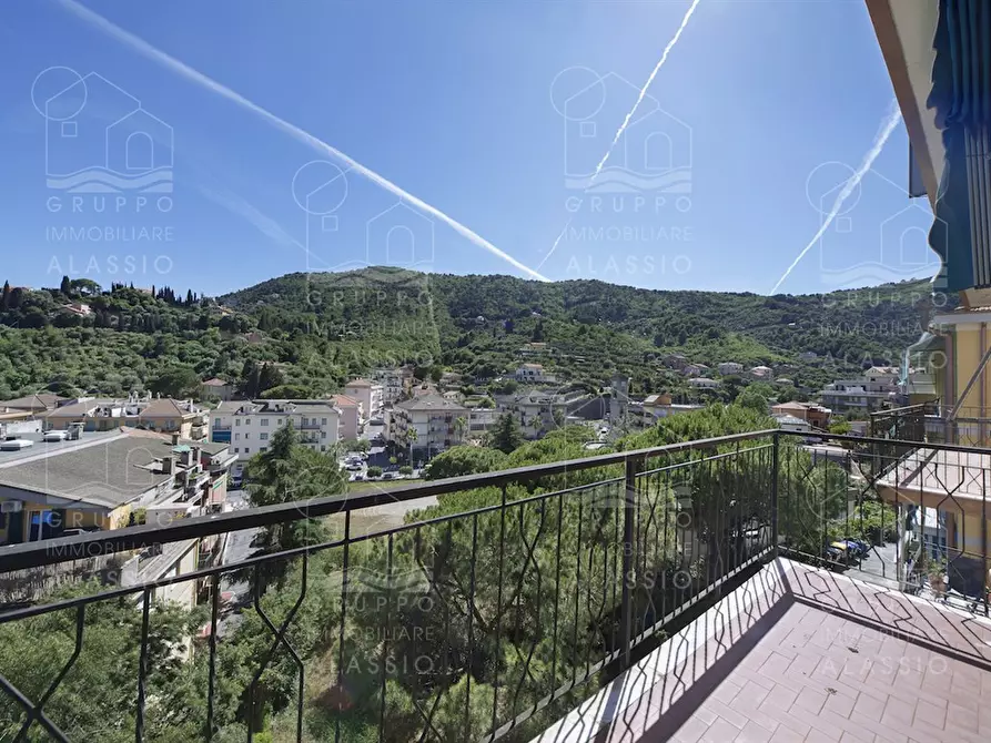Immagine 1 di Appartamento in vendita  a Alassio