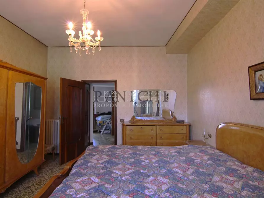 Immagine 6 di Palazzo in vendita  a Asciano