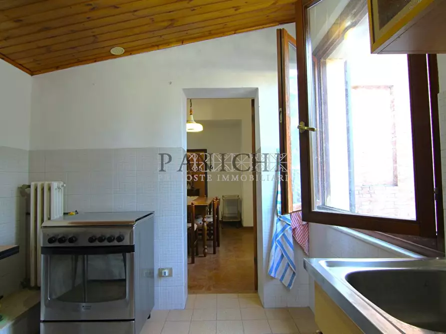 Immagine 2 di Palazzo in vendita  a Asciano