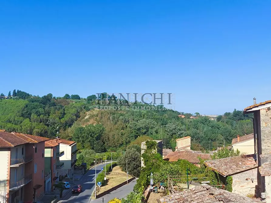 Immagine 3 di Palazzo in vendita  a Asciano