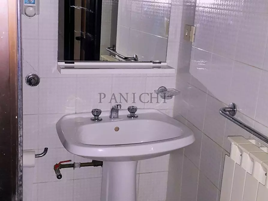 Immagine 1 di Locale commerciale in vendita  a Asciano