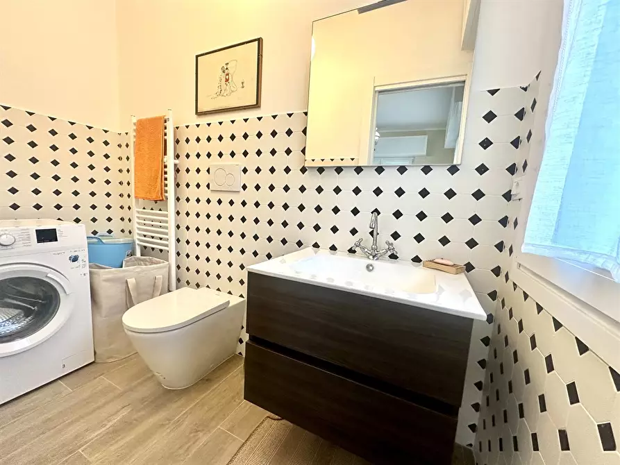 Immagine 1 di Villa in vendita  a Loano