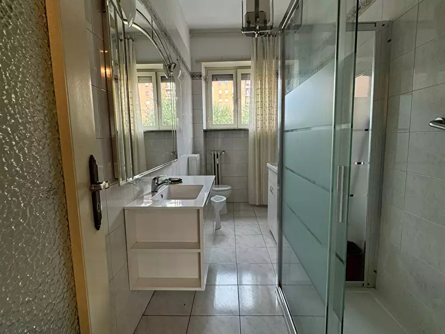 Immagine 6 di Appartamento in vendita  in Corso Giulio Cesare a Torino