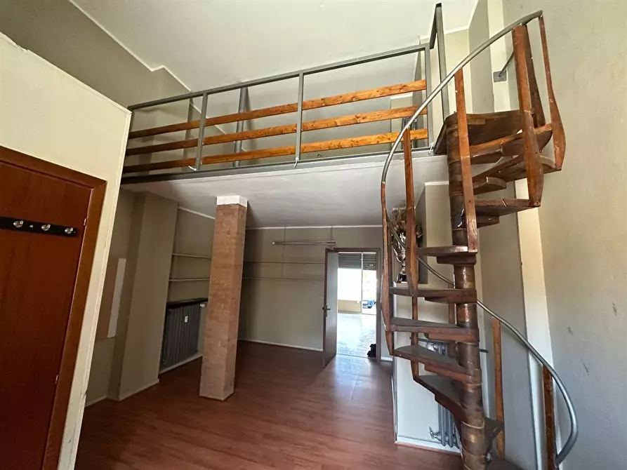 Immagine 6 di Negozio in vendita  in Via Duino a Torino