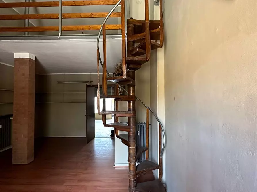 Immagine 4 di Negozio in vendita  in Via Duino a Torino