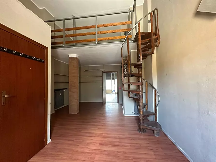 Immagine 5 di Negozio in vendita  in Via Duino a Torino