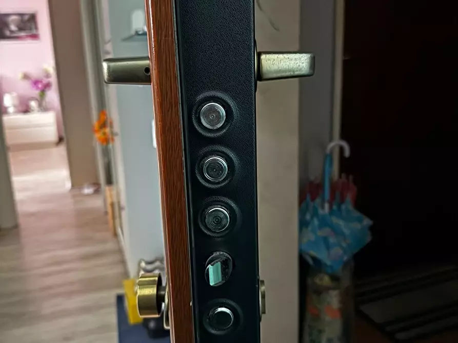 Immagine 5 di Appartamento in vendita  a Verbania