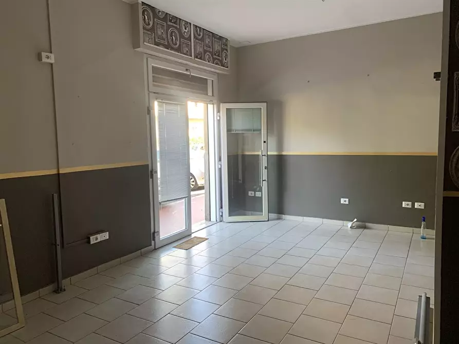 Immagine 8 di Negozio in vendita  in Via Palombarese a Fonte Nuova