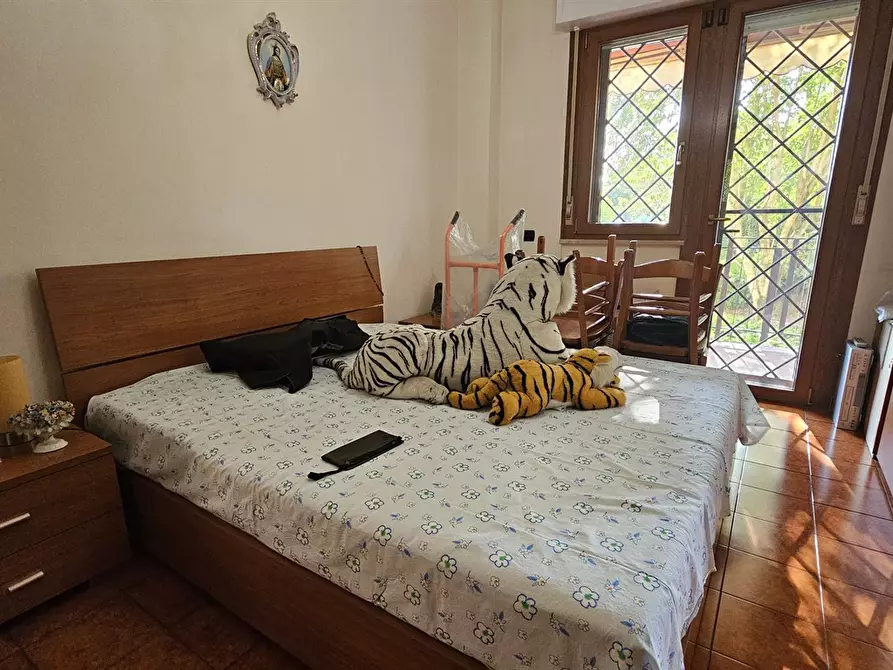 Immagine 6 di Appartamento in vendita  in Via Fiastra a Roma