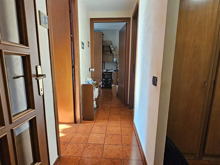 Immagine 2 di Appartamento in vendita  in Via Fiastra a Roma