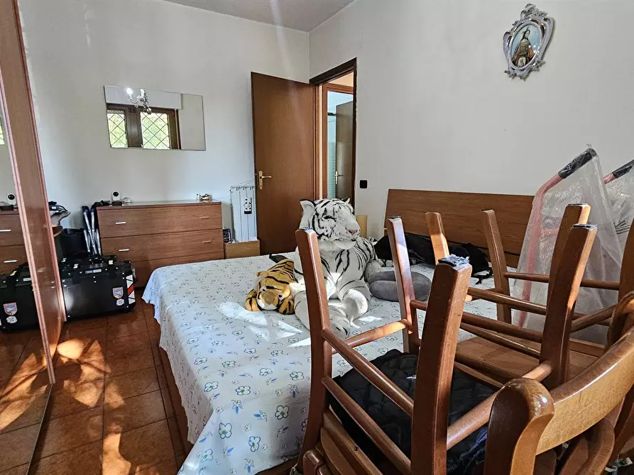 Immagine 7 di Appartamento in vendita  in Via Fiastra a Roma