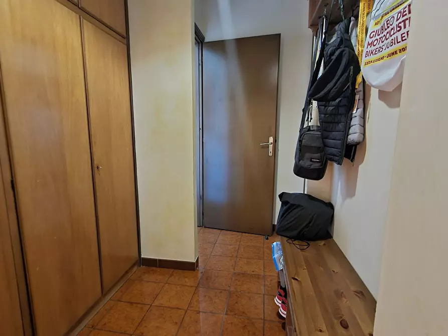 Immagine 3 di Appartamento in vendita  in Via Fiastra a Roma