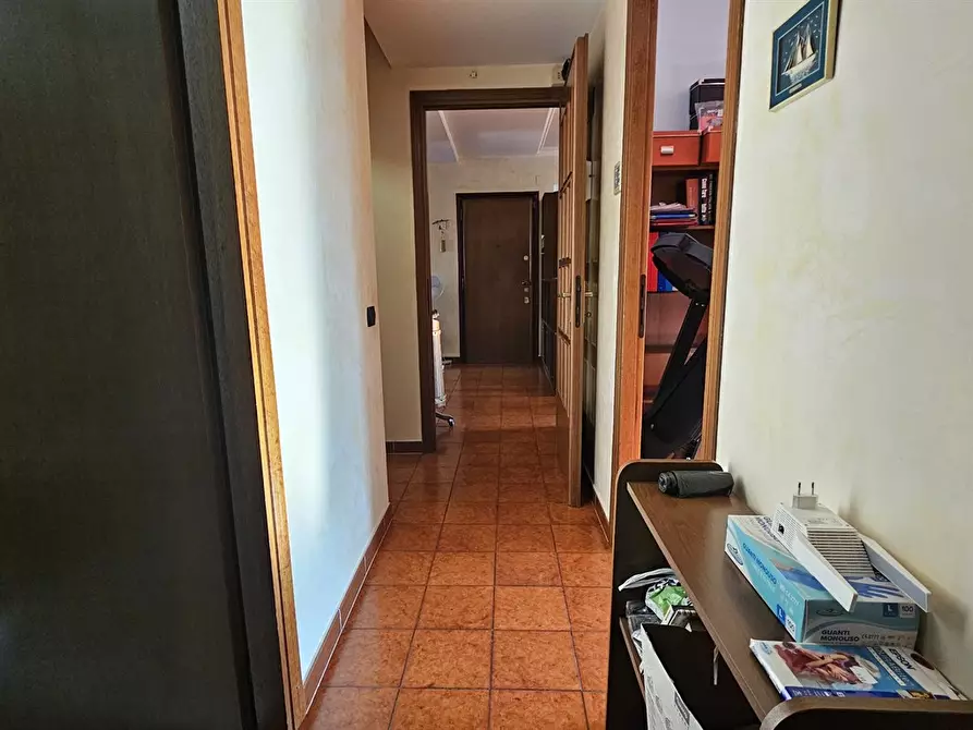 Immagine 4 di Appartamento in vendita  in Via Fiastra a Roma