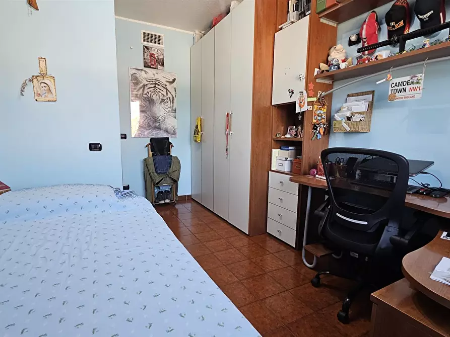 Immagine 9 di Appartamento in vendita  in Via Fiastra a Roma