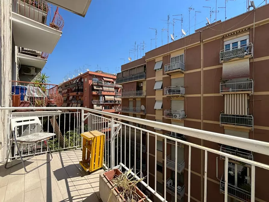 Immagine 3 di Appartamento in vendita  in Via Attilio Hortis a Roma