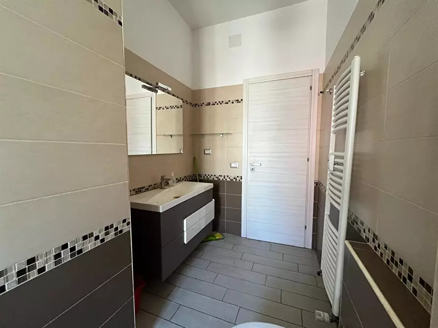 Immagine 2 di Appartamento in vendita  in Via Attilio Hortis a Roma