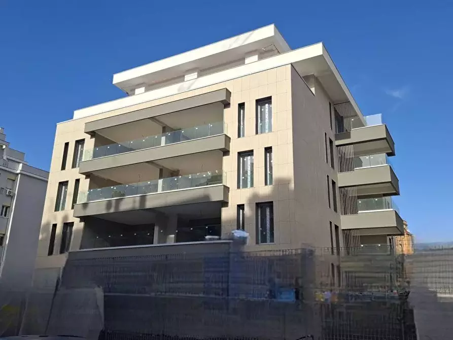 Immagine 4 di Appartamento in vendita  in Via Otricoli a Roma