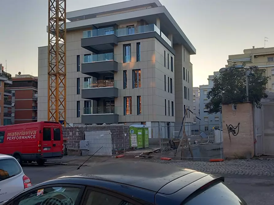 Immagine 5 di Appartamento in vendita  in Via Otricoli a Roma