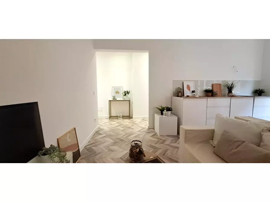 Immagine 5 di Appartamento in vendita  in Piazza Acilia a Roma