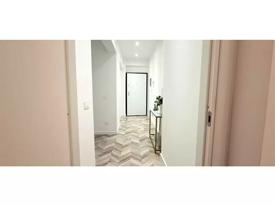Immagine 8 di Appartamento in vendita  in Piazza Acilia a Roma