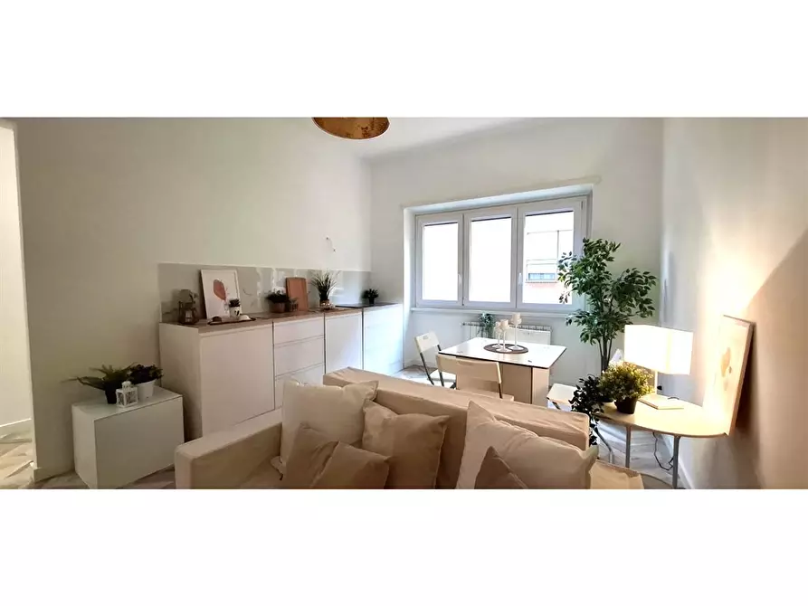 Immagine 1 di Appartamento in vendita  in Piazza Acilia a Roma