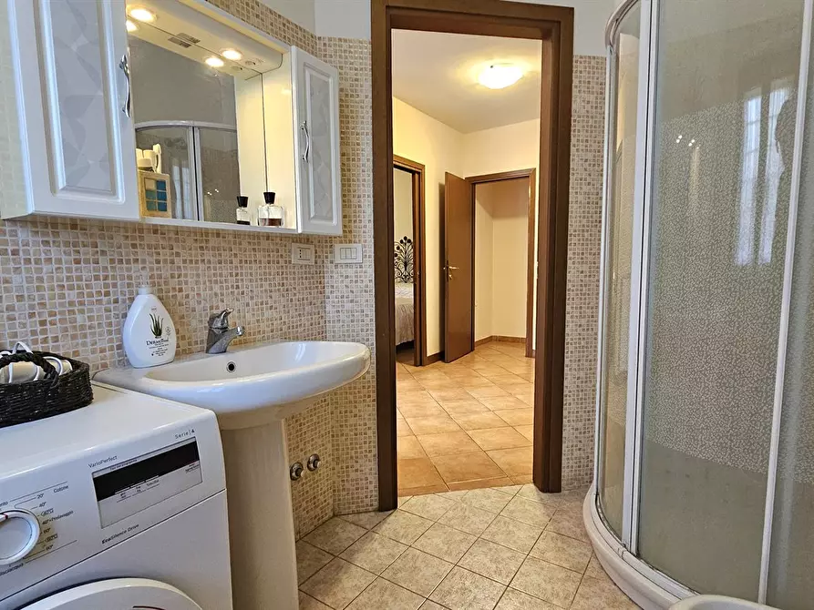 Immagine 9 di Casa bifamiliare in vendita  in Via Poggio Fiorito a Guidonia Montecelio