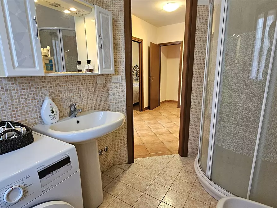 Immagine 8 di Casa bifamiliare in vendita  in Via Poggio Fiorito a Guidonia Montecelio