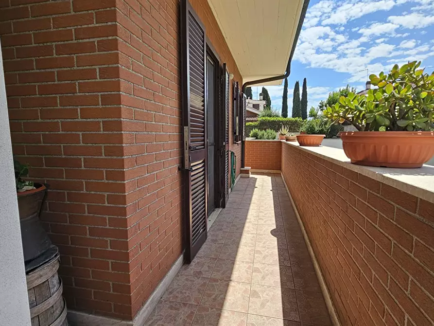 Immagine 3 di Casa bifamiliare in vendita  in Via Poggio Fiorito a Guidonia Montecelio