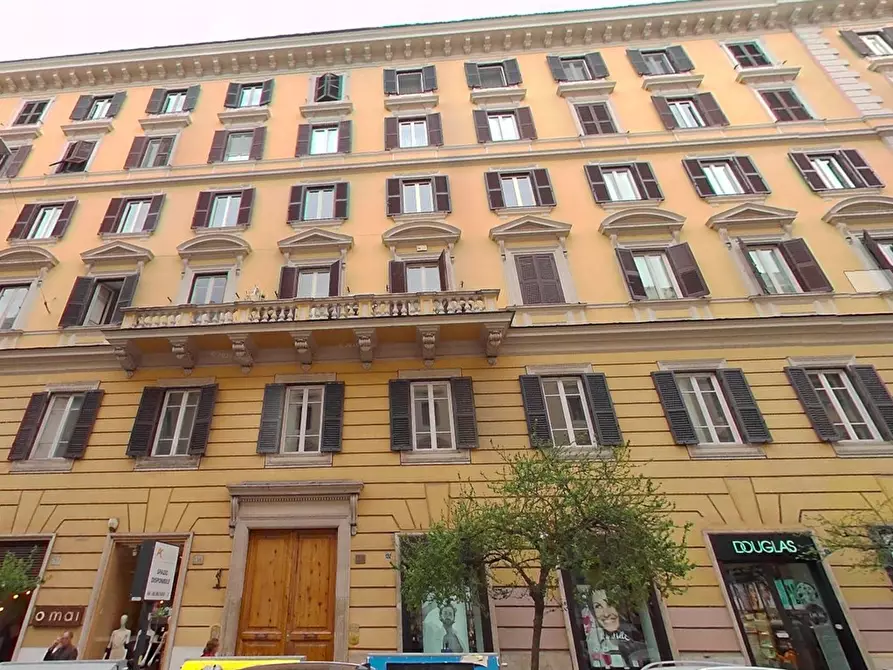 Immagine 4 di Appartamento in vendita  in Via Po a Roma