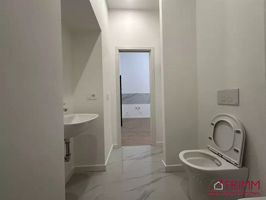 Immagine 3 di Appartamento in vendita  in Via Po a Roma