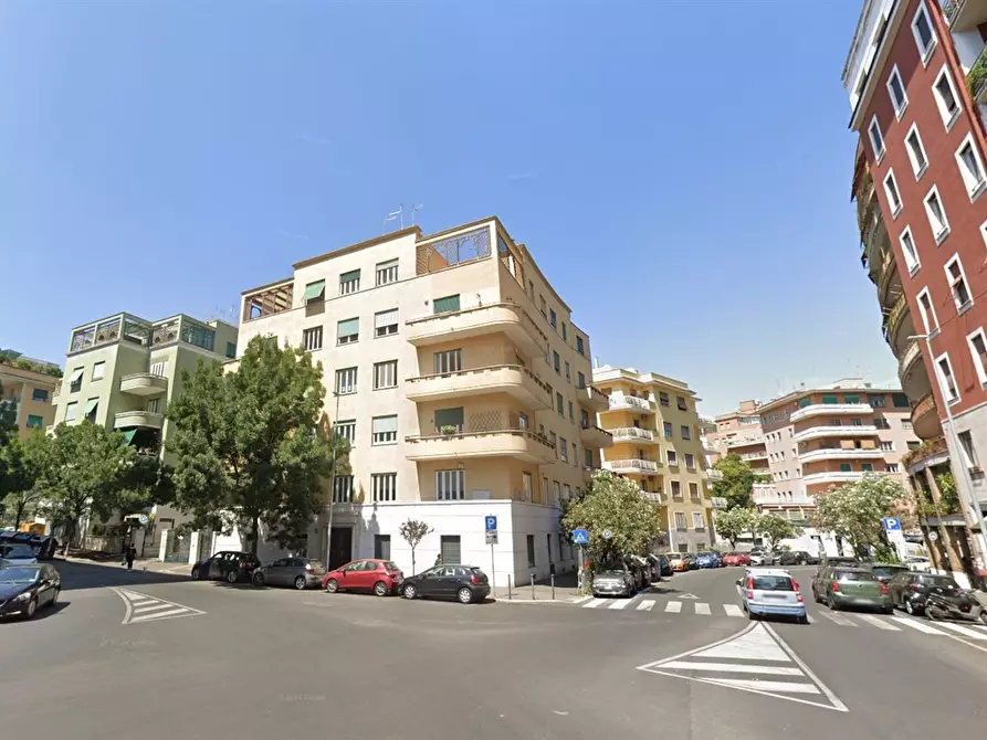 Immagine 3 di Appartamento in vendita  in Piazza Acilia a Roma