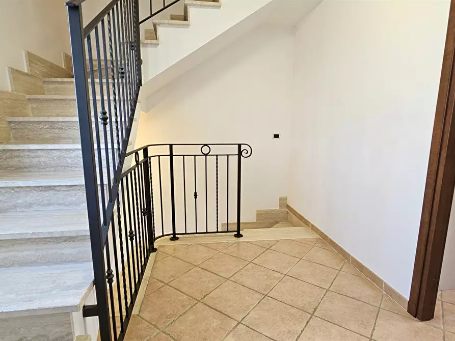 Immagine 6 di Villa in vendita  in via Francesco Borromini a Guidonia Montecelio