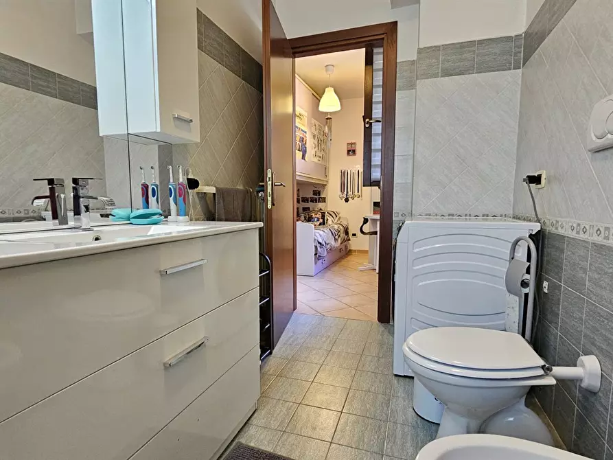 Immagine 9 di Villa in vendita  in via Francesco Borromini a Guidonia Montecelio
