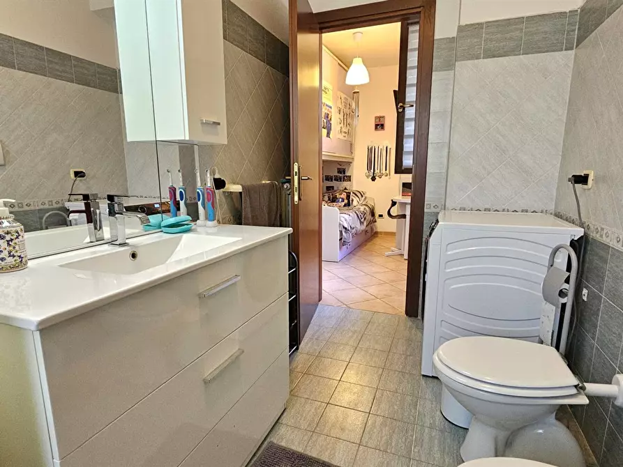 Immagine 8 di Villa in vendita  in via Francesco Borromini a Guidonia Montecelio