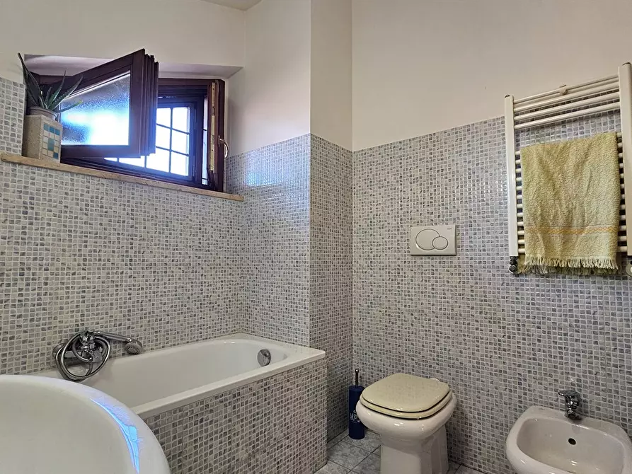 Immagine 7 di Casa bifamiliare in vendita  in Via Poggio Fiorito a Guidonia Montecelio