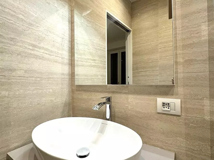 Immagine 6 di Appartamento in vendita  in via stresa 15 a Milano