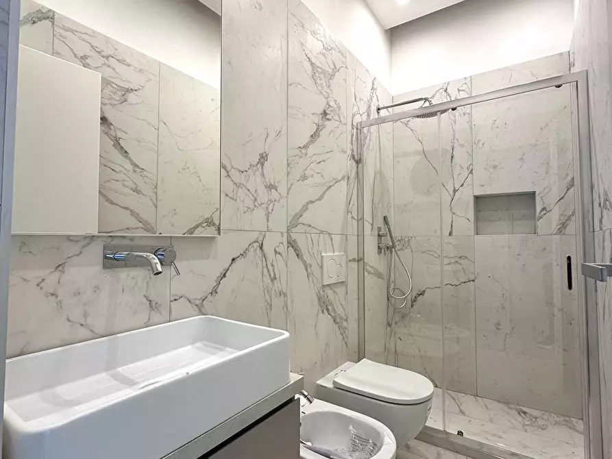 Immagine 3 di Appartamento in vendita  in via stresa 15 a Milano