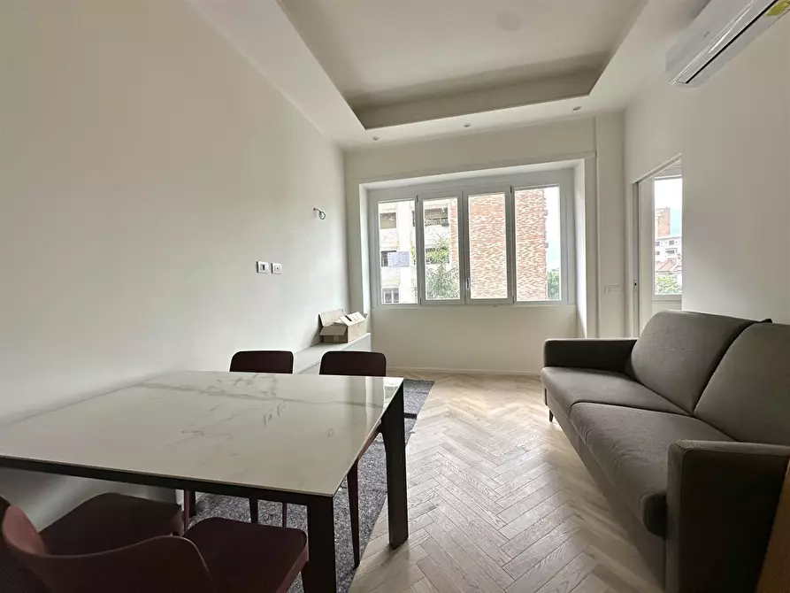 Immagine 7 di Appartamento in vendita  in via stresa 15 a Milano
